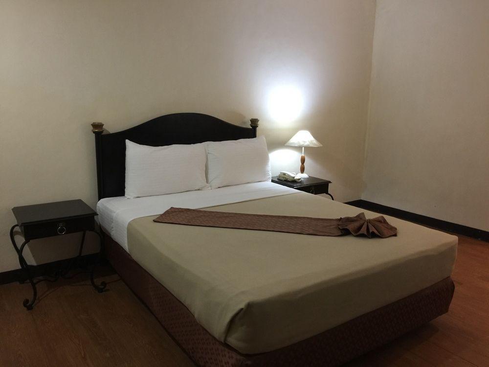 Hotel The Golden Peak & Powered By Cocotel