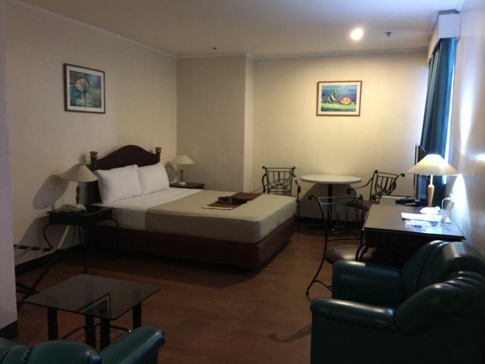 Hotel The Golden Peak & Powered By Cocotel Cebu