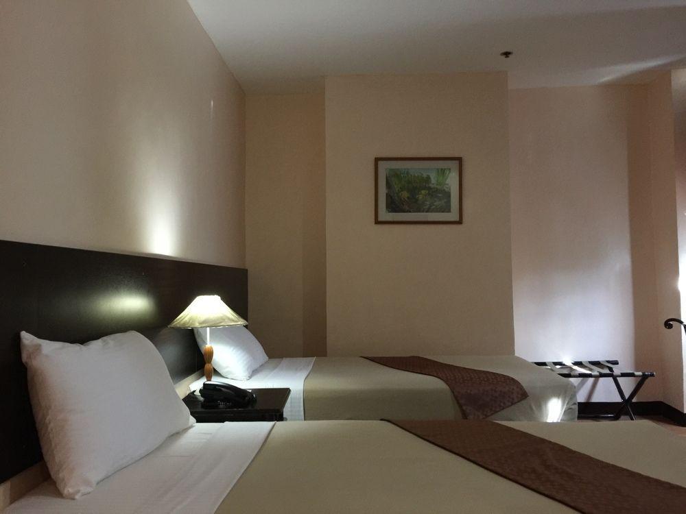 Hotel The Golden Peak & Powered By Cocotel 3*