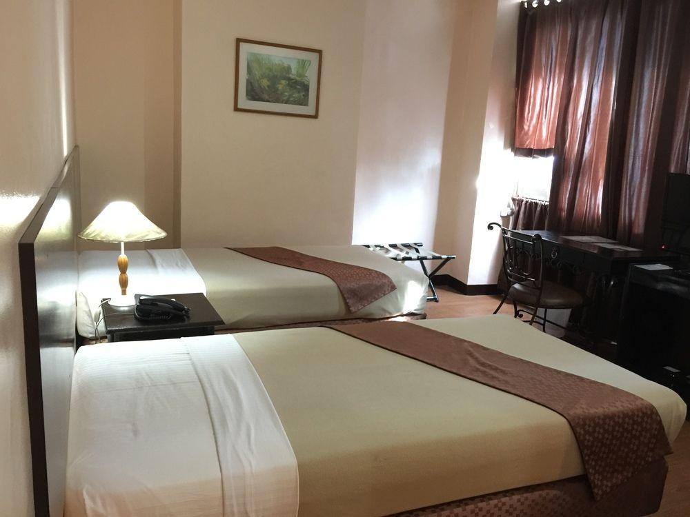 Hotel The Golden Peak & Powered By Cocotel