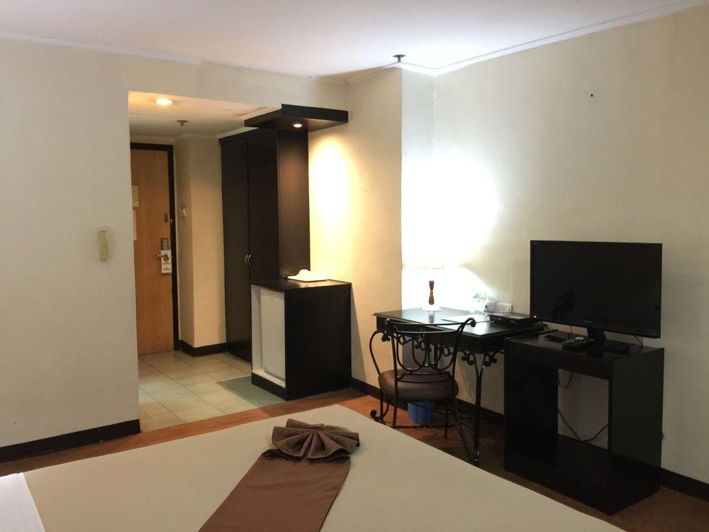 Hotel The Golden Peak & Powered By Cocotel Cebu